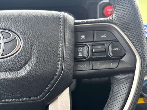 Used 2025 Toyota Tacoma TRD Off-Road image 17