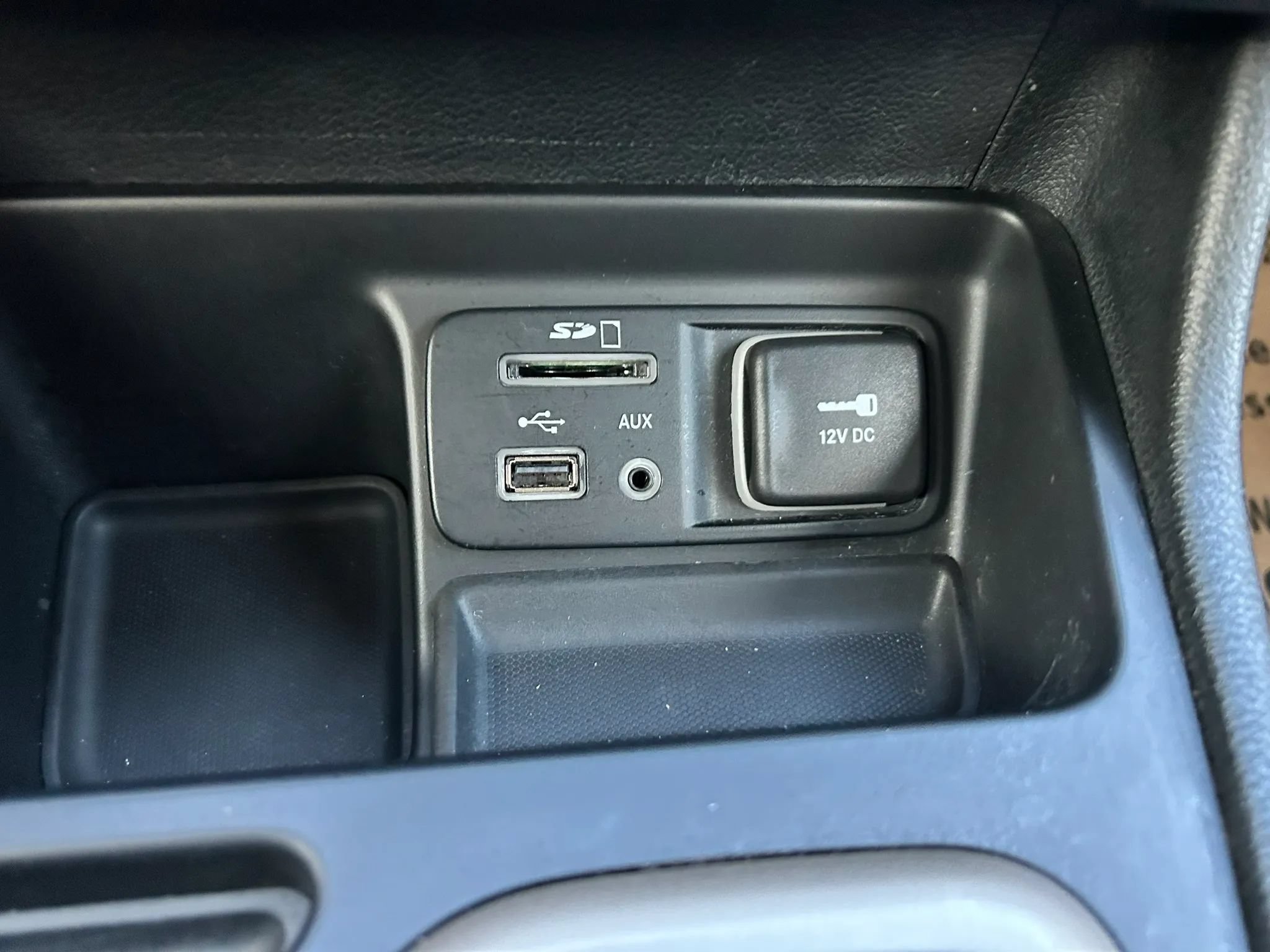 Used 2015 Jeep Cherokee Limited FWD image 28