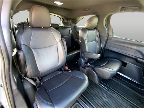 Used 2023 Toyota Sienna XLE Woodland Edition AWD/4WD image 20