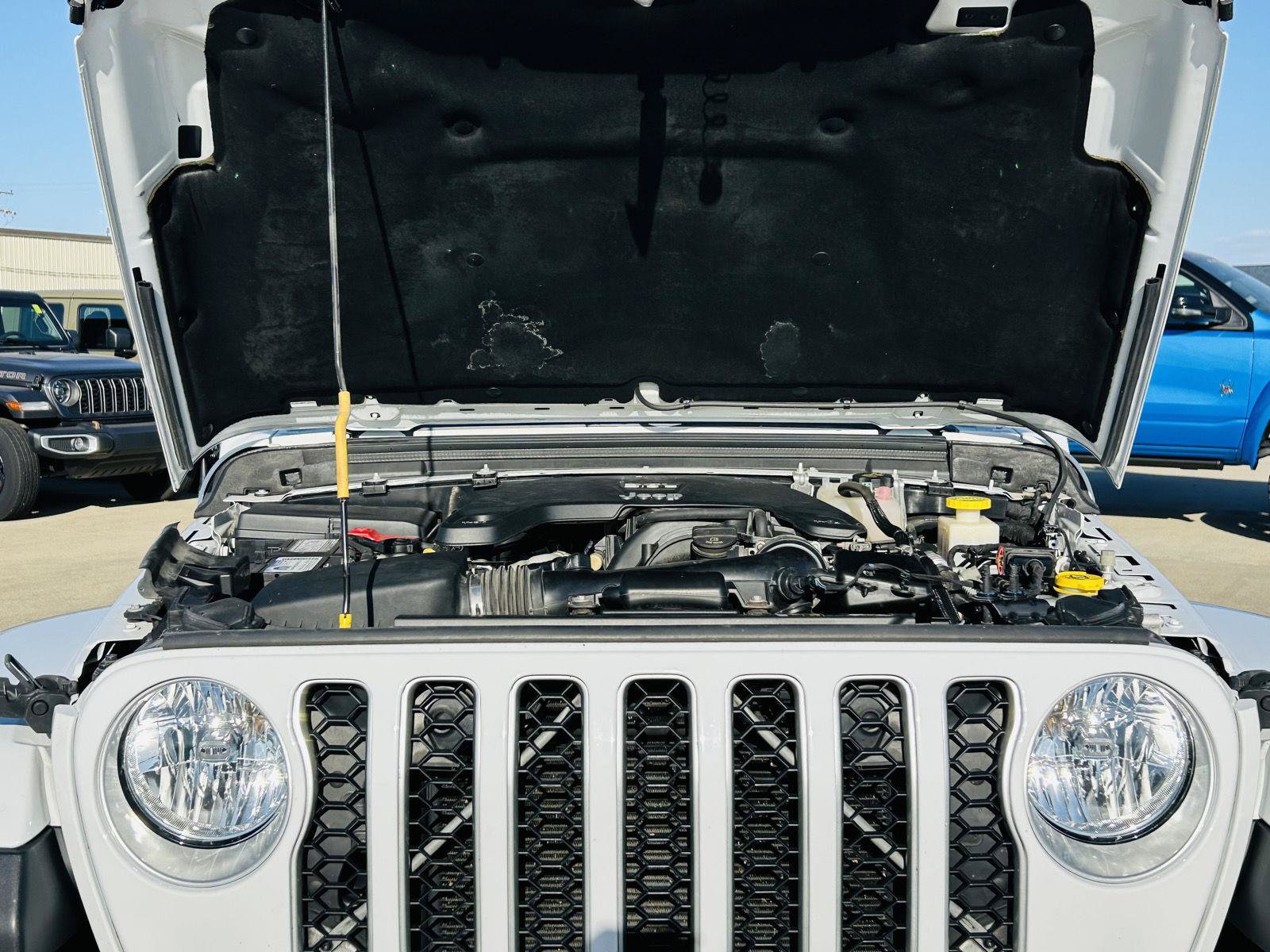 Used 2020 Jeep Gladiator Overland AWD/4WD image 38