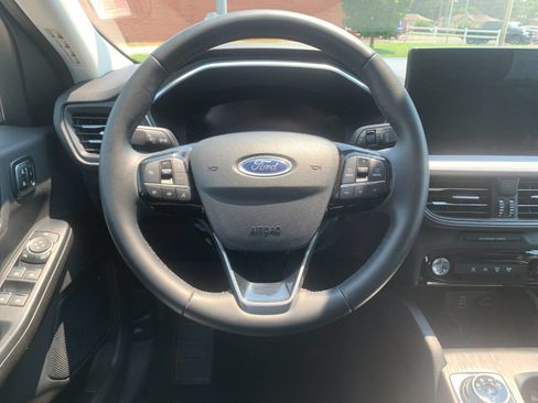 Used 2025 Ford Escape Platinum AWD/4WD image 18