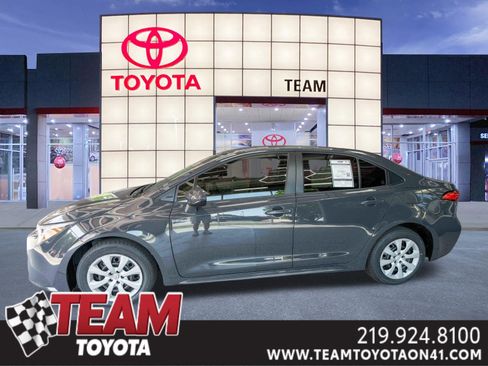Used 2025 Toyota Corolla LE FWD image 1
