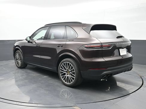 Certified 2023 Porsche Cayenne S Platinum AWD/4WD image 3