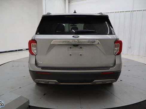 Used 2021 Ford Explorer XLT w/ Equipment Group 202A image 6
