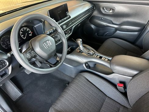 Used 2023 Honda HR-V LX image 11