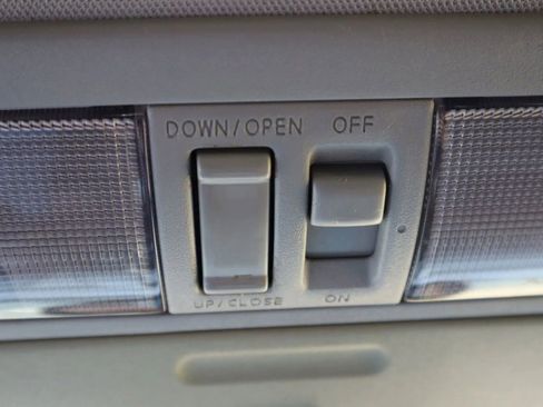 Used 2005 Nissan Pathfinder LE image 27