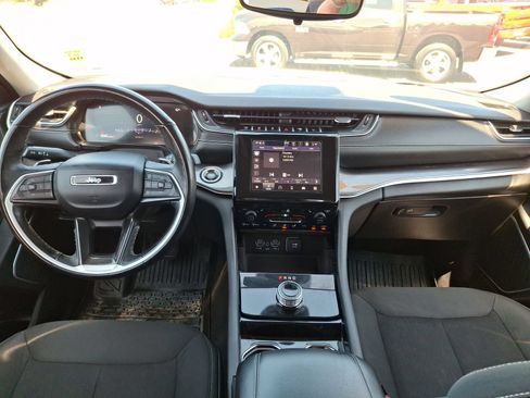 Certified 2021 Jeep Grand Cherokee L Laredo w/ Luxury Tech Group I AWD/4WD image 13