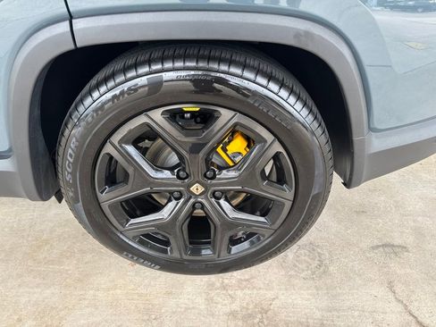 Used 2025 Rivian R1S Premium AWD/4WD image 11