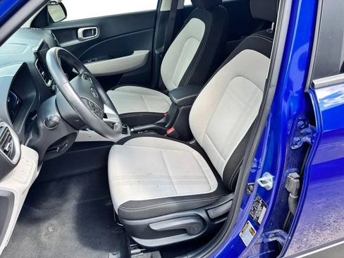 Used 2025 Hyundai Venue SEL FWD image 21