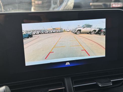 Used 2025 Chevrolet Trax RS w/ Driver Confidence Package FWD image 17