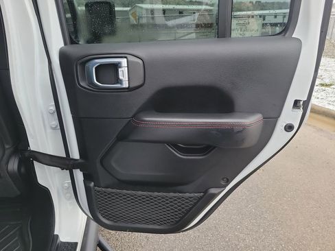 Used 2021 Jeep Wrangler Unlimited Rubicon image 39