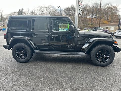 Certified 2022 Jeep Wrangler Unlimited Sahara AWD/4WD image 5