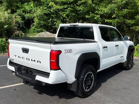 Certified 2025 Toyota Tacoma TRD Off-Road AWD/4WD image 5