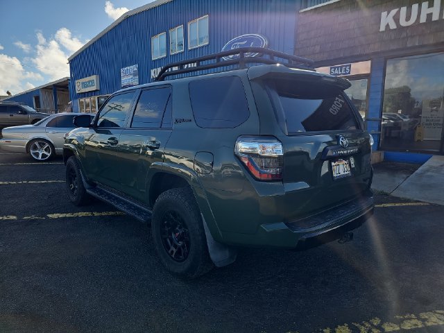 Used 2020 Toyota 4Runner SR5 AWD/4WD image 3