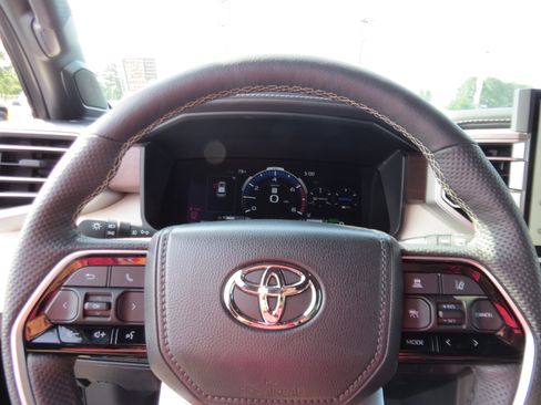 Used 2025 Toyota Sequoia Capstone AWD/4WD image 25