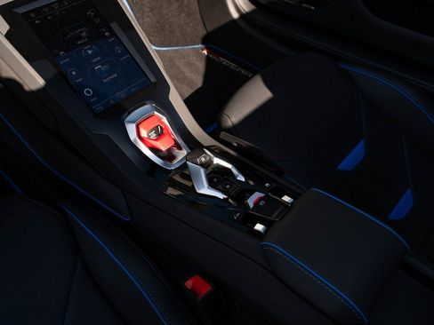 Used 2024 Lamborghini Huracan EVO image 22