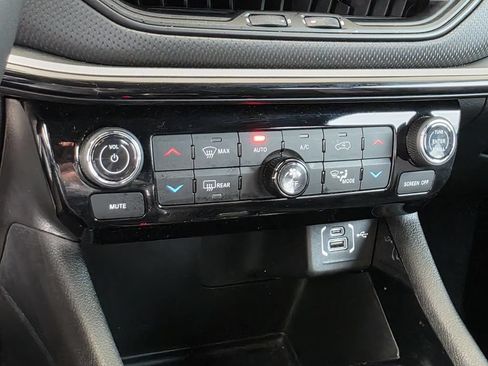 Used 2025 Jeep Compass Trailhawk w/ Trailer Tow Group AWD/4WD image 21