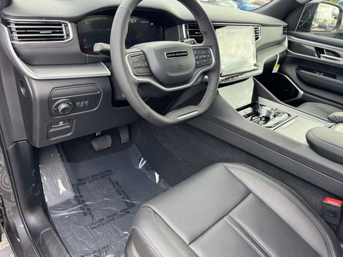 New 2026 Jeep Grand Wagoneer L Limited AWD/4WD image 17