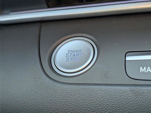 Used 2025 Hyundai Elantra Limited image 25