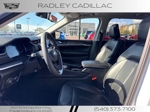 Used 2023 Jeep Grand Cherokee L Limited w/ Luxury Tech Group II AWD/4WD image 3