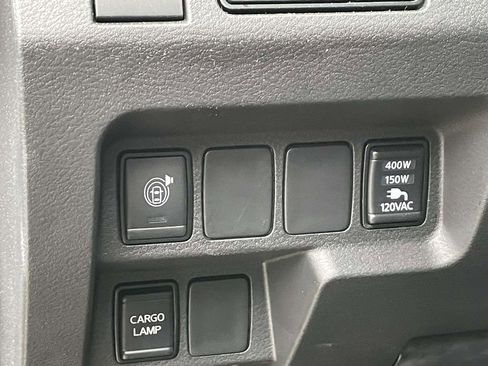 Used 2024 Nissan Frontier SL w/ Technology Package image 19