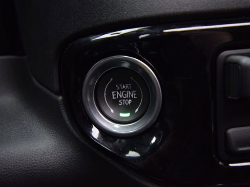 Used 2023 Chevrolet Silverado 1500 ZR2 image 38