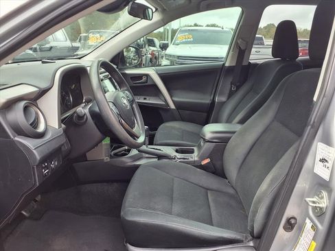 Used 2018 Toyota RAV4 LE image 17