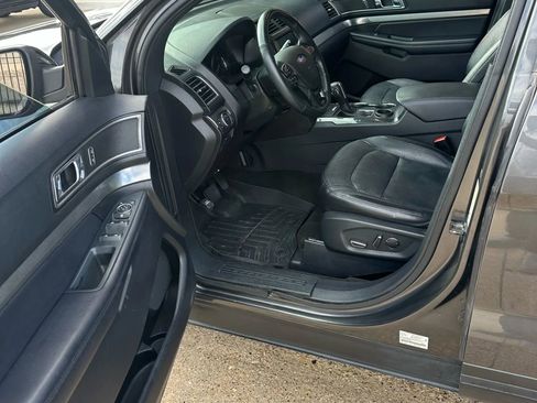 Used 2018 Ford Explorer XLT w/ Equipment Group 202A image 11