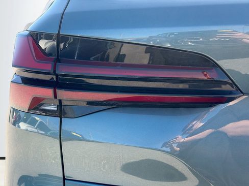 Used 2025 BMW X5 xDrive50e image 11