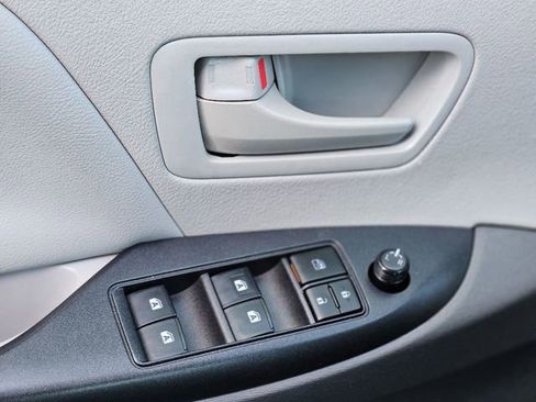 Used 2020 Toyota Sienna L image 20