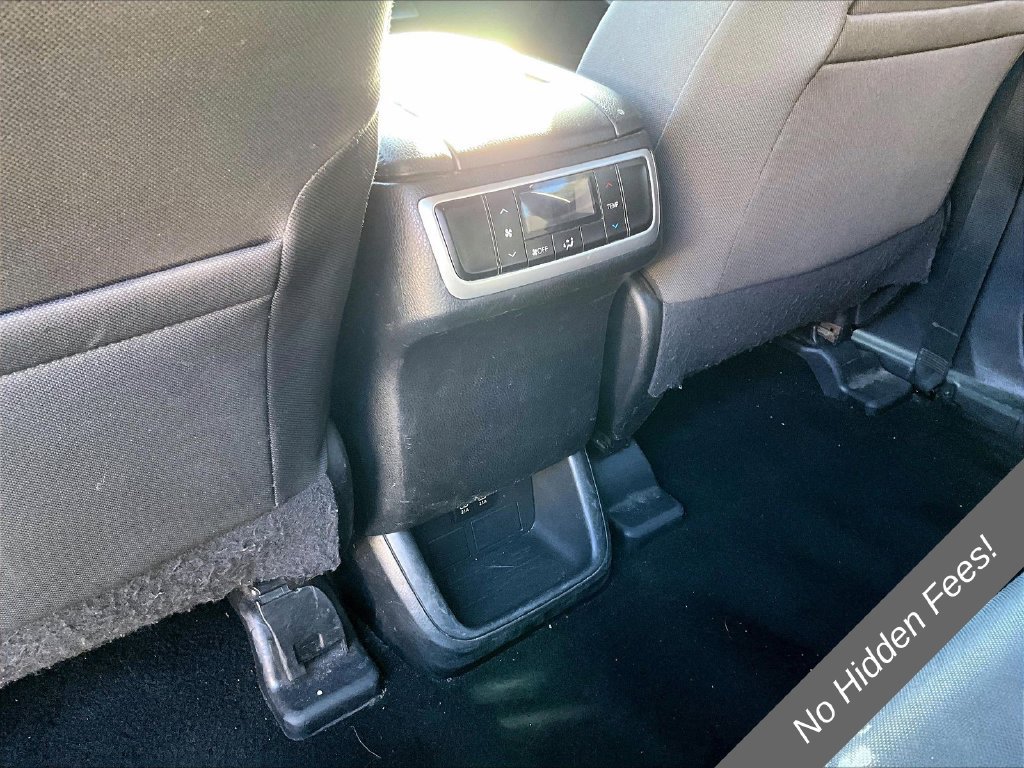 Used 2019 Toyota Highlander LE AWD/4WD image 24