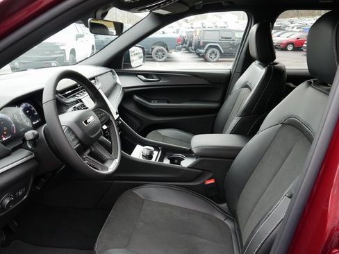 New 2025 Jeep Grand Cherokee Altitude image 2