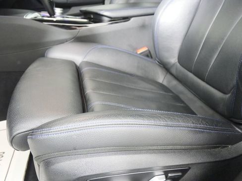 Used 2019 BMW 530i w/ M Sport Package image 9