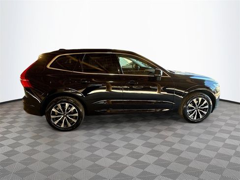 Used 2023 Volvo XC60 B5 Core image 5