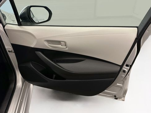 Used 2025 Toyota Corolla LE FWD image 33