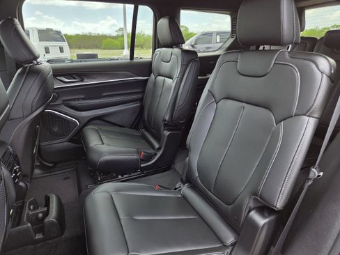 New 2026 Jeep Grand Cherokee L Limited AWD/4WD image 23