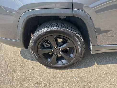 Used 2021 Jeep Grand Cherokee L Laredo image 17