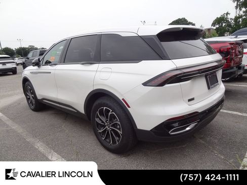 Used 2026 Lincoln Nautilus Premier AWD/4WD image 4