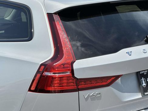 Certified 2024 Volvo V60 B5 Cross Country Ultimate AWD/4WD image 8