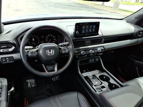 Certified 2025 Honda Pilot TrailSport image 6