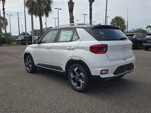New 2026 Hyundai Venue SEL FWD image 4