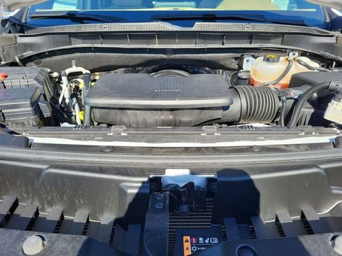 Used 2024 Chevrolet Suburban Premier image 17