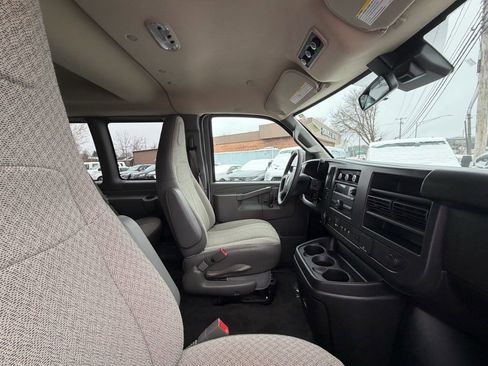 Used 2025 Chevrolet Express 3500 LT w/ LT Preferred Equipment Group RWD image 13
