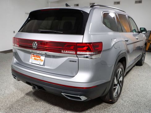 Used 2024 Volkswagen Atlas SE AWD/4WD image 7