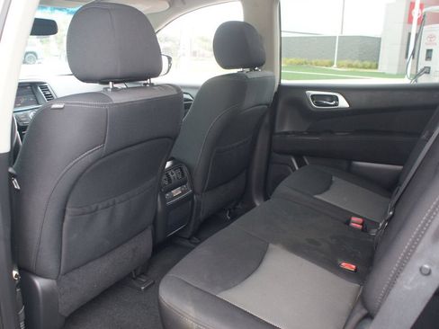 Used 2017 Nissan Pathfinder SV FWD image 9
