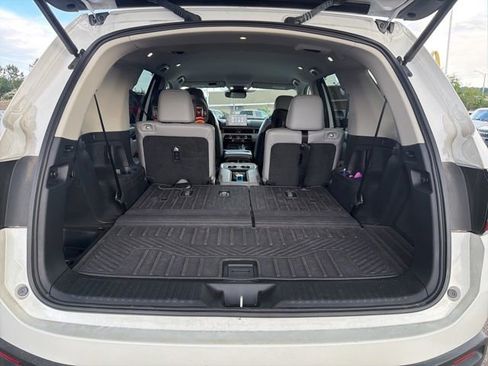 Used 2025 Honda Pilot EX-L image 5