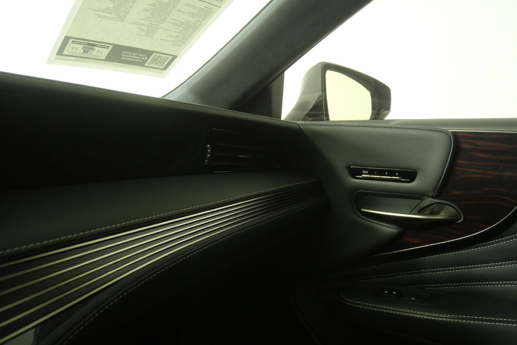 Used 2021 Lexus LS 500 w/ Interior Upgrade Package RWD image 34