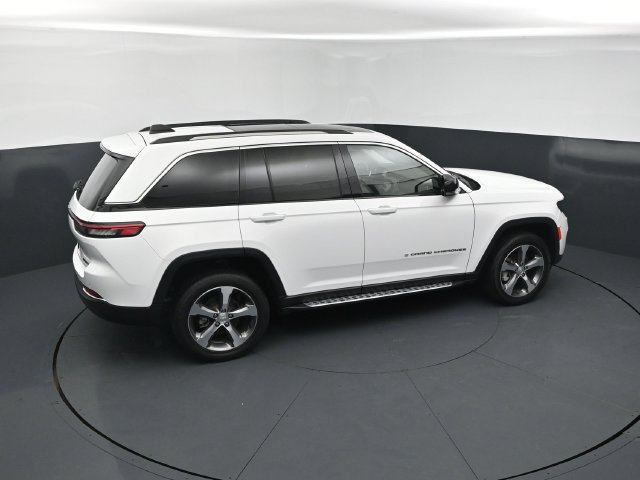 Used 2023 Jeep Grand Cherokee Limited AWD/4WD image 18