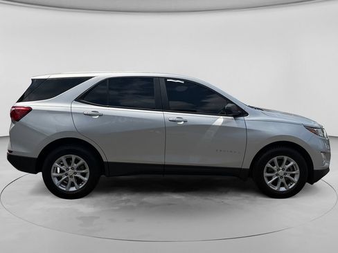 Used 2020 Chevrolet Equinox LS w/ LS Convenience Package AWD/4WD image 11