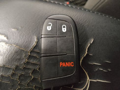 Used 2018 Dodge Journey SXT w/ Connectivity Group FWD image 32